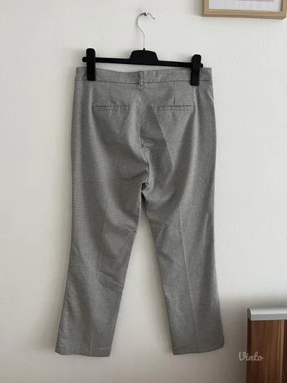 NOVO oantalone vel L/manji XL