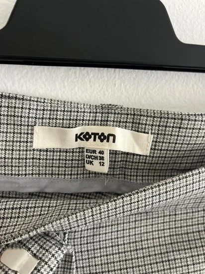 NOVO oantalone vel L/manji XL