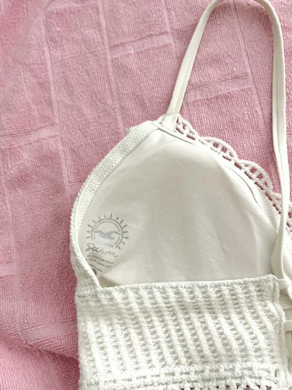 Hollister kao NOV kupaći gornji deo L vel