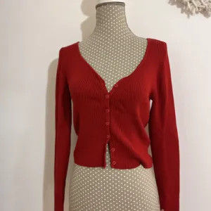 NOVO crveni trikotažni tanji džemper S vel