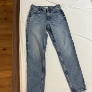 ZARA NOVO mom fit farmerke XS/S