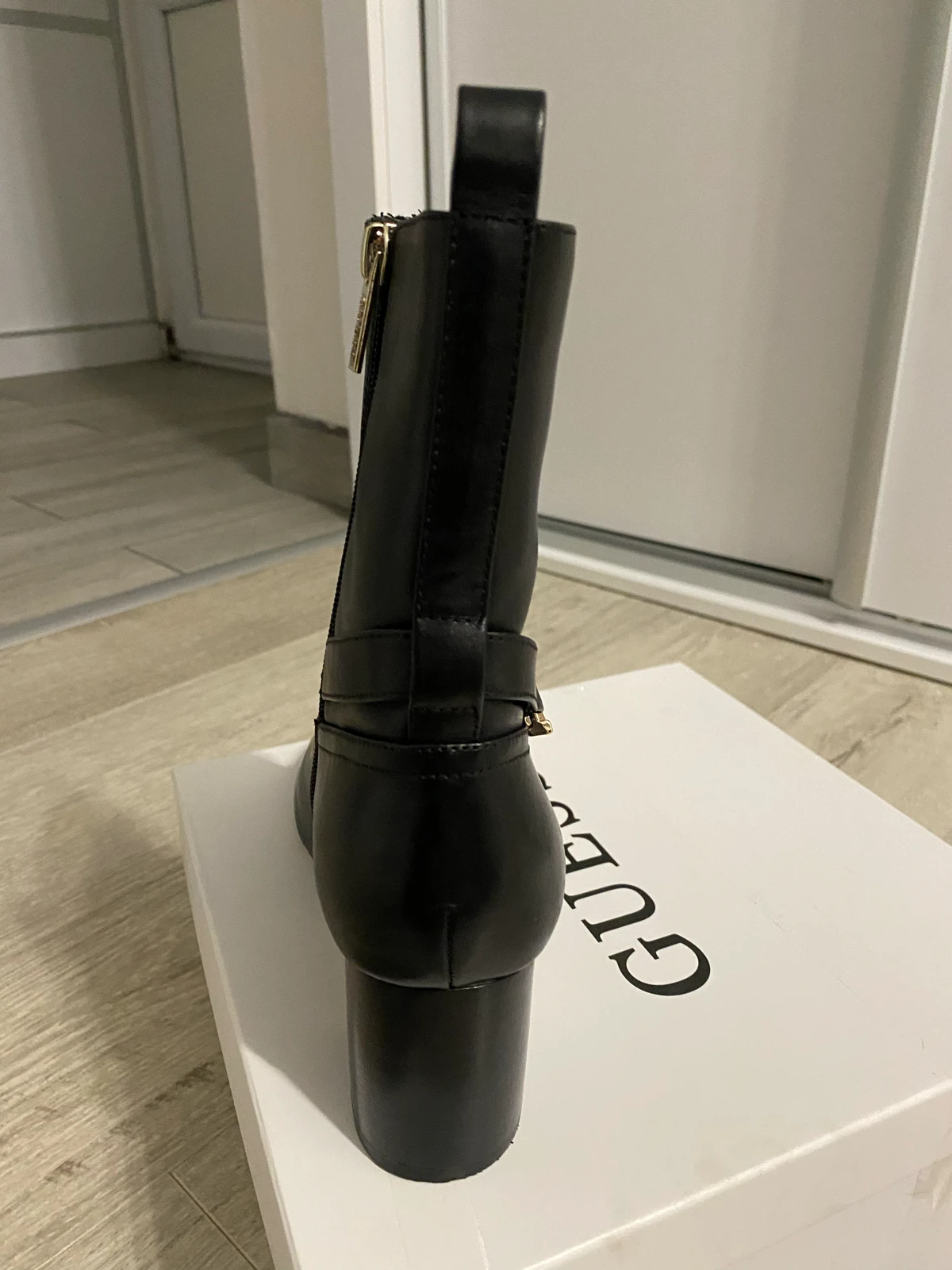 Nove Guess cizme~original