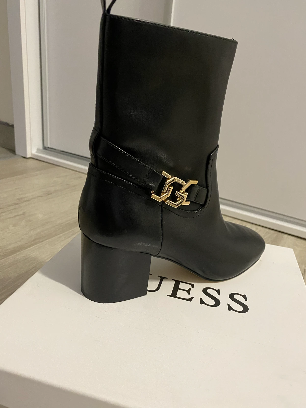 Nove Guess cizme~original