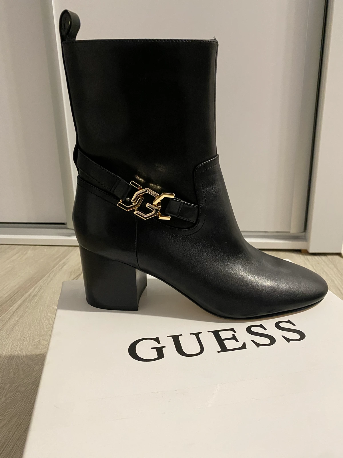 Nove Guess cizme~original