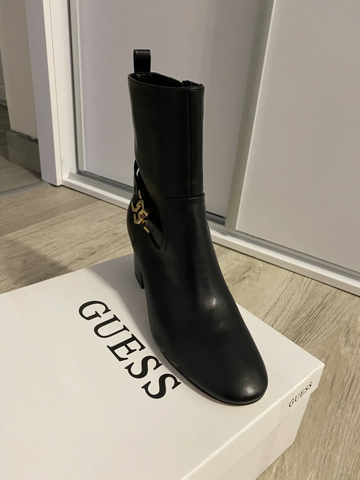 Nove Guess cizme~original