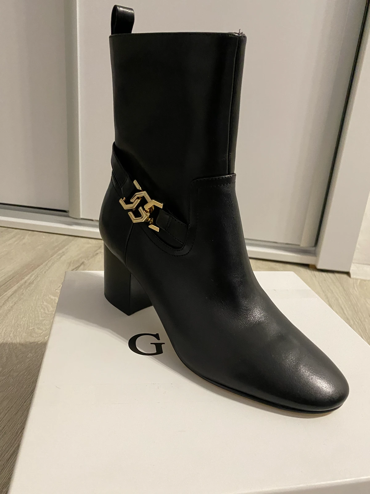 Nove Guess cizme~original