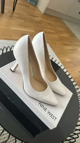 Nove NINE WEST salonke