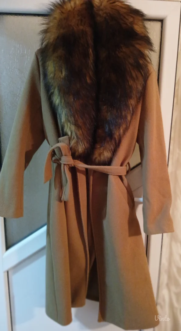 Kaput sa bogatom krznom