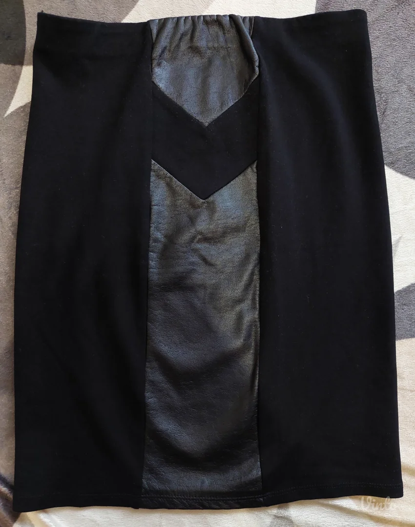 Crna suknja sa kožnim detaljima M/L