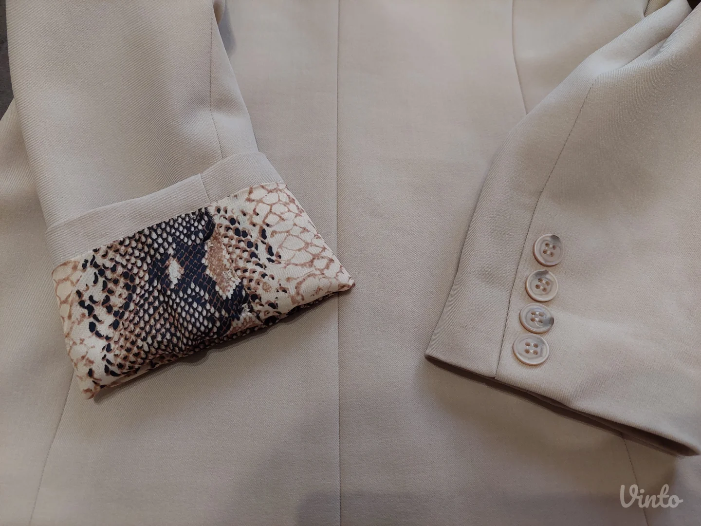 Bež sako zmija print M