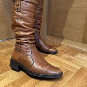 Paar čizme - kao nove