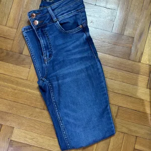 Ženske farmerke push up high waist 25