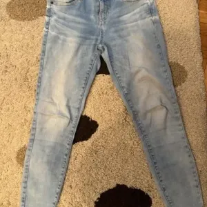 Amisu farmerke veličina 27