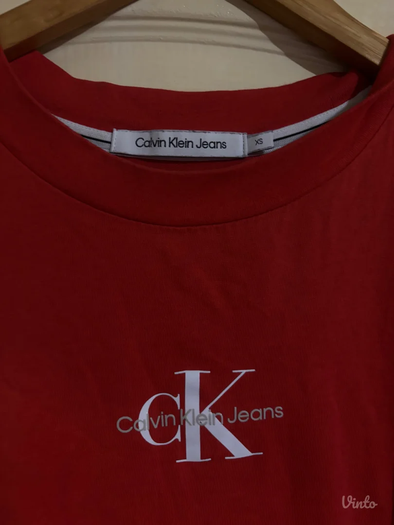 calvin klein crvena majica