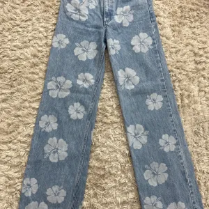 ZARA- zenske farmerke