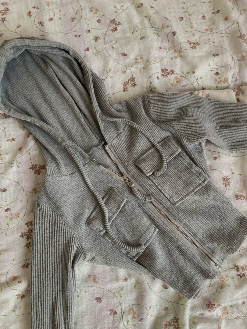 Shein bluzica/duksic na zakopcavanje