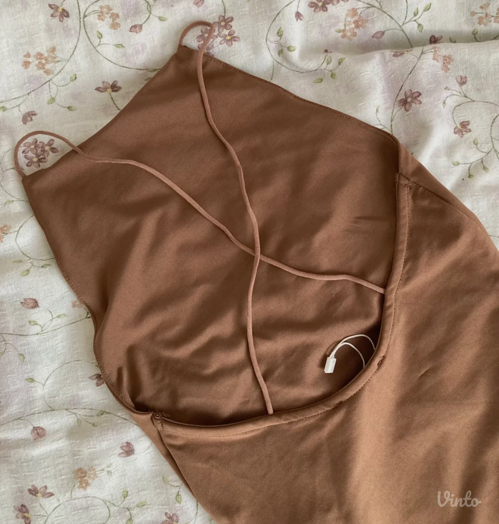 New Yorker bodi otvorenih ledja