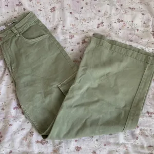 Bershka siroke dzeparke