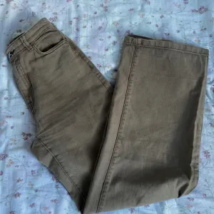 Bershka braon pantalone