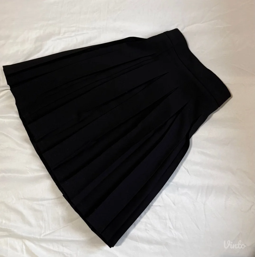 Kratka crna suknja M velicina