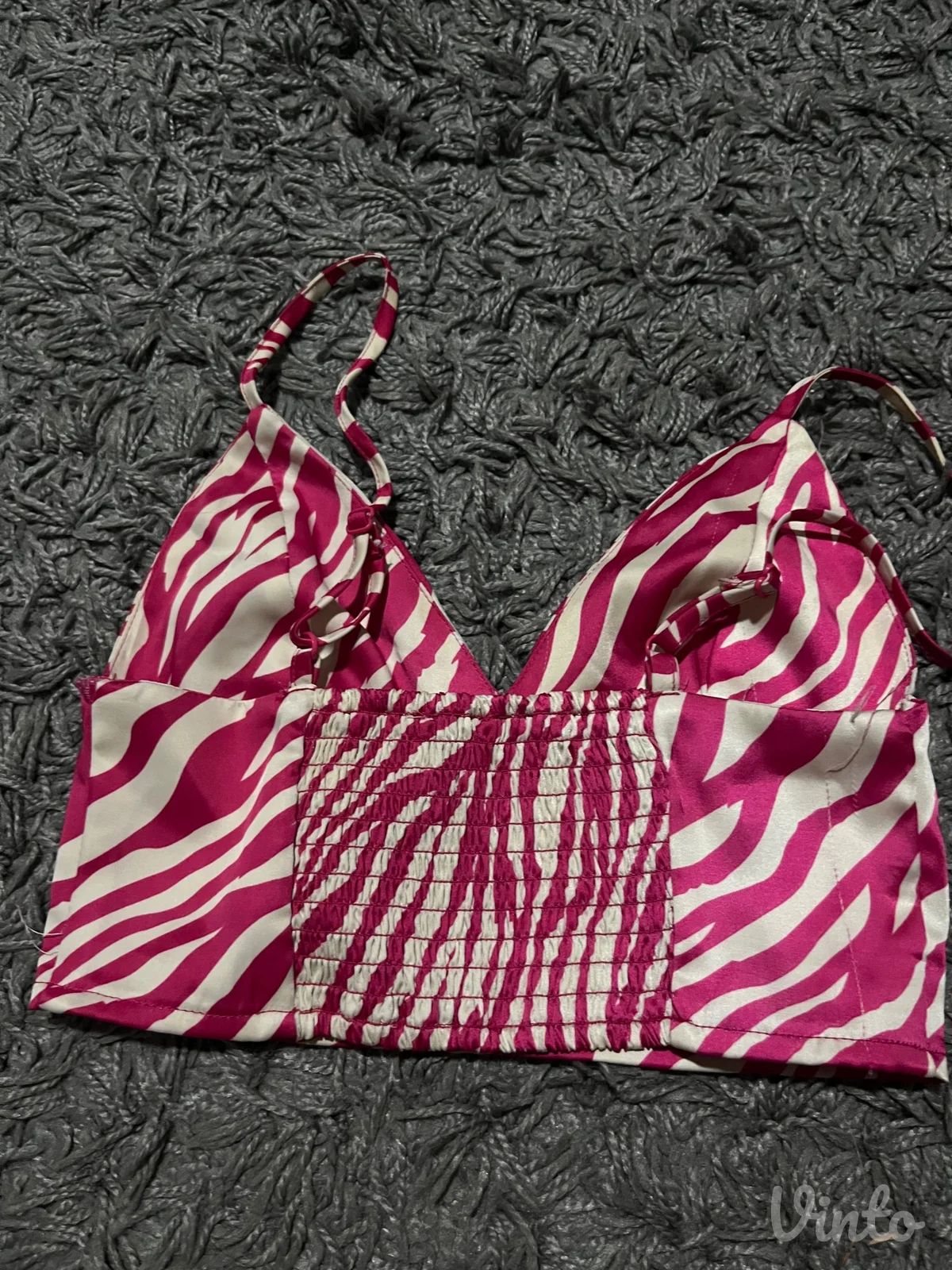 Belo-roze top za izlazak