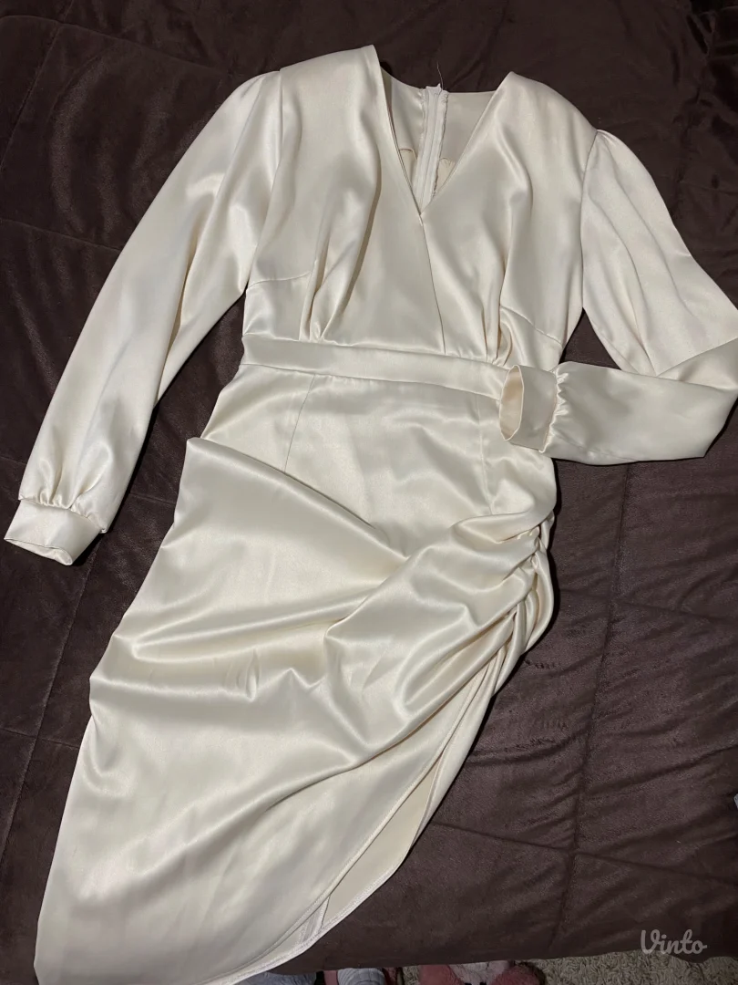 Zlatno krem haljinica sa slicem