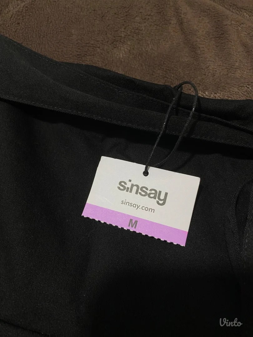 Suknjica sa etiketom