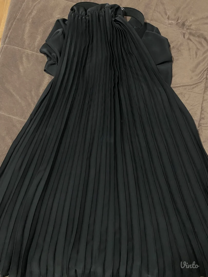 Plisirana duga haljina