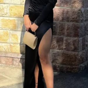 Crna šivena haljina