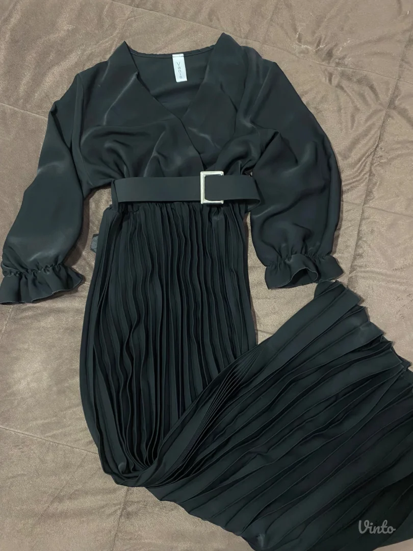 Plisirana duga haljina