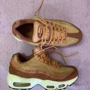 NIKE 95 patike