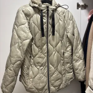 ESPRIT svetlo-zelena jakna