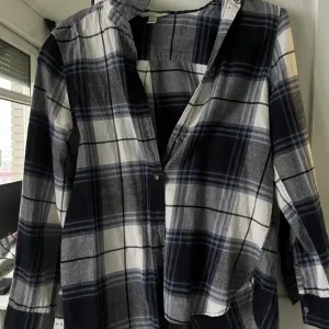 Plavo-bela karirana oversized košulja