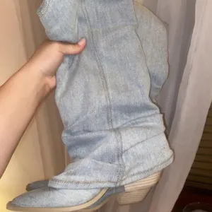 Bershka teksas kaubojske čizme