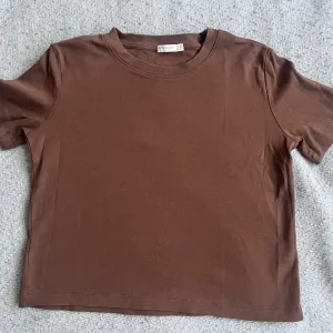 Braon majca na kratke rukave