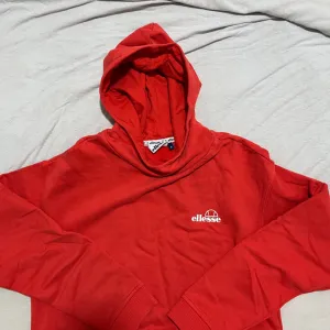 Ellesse duks sa kapuljacom