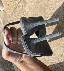 Stradivarius teksas salonke