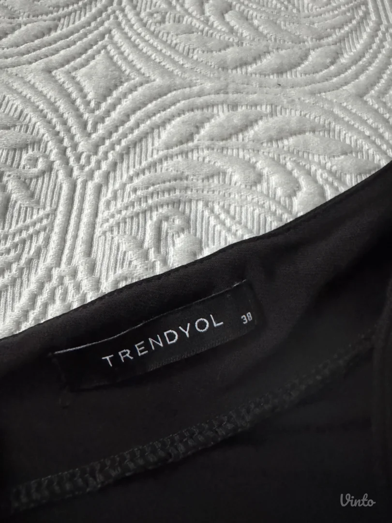 Trendyol crna midi haljina