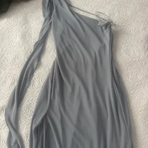 Pull&Bear elegantna haljina
