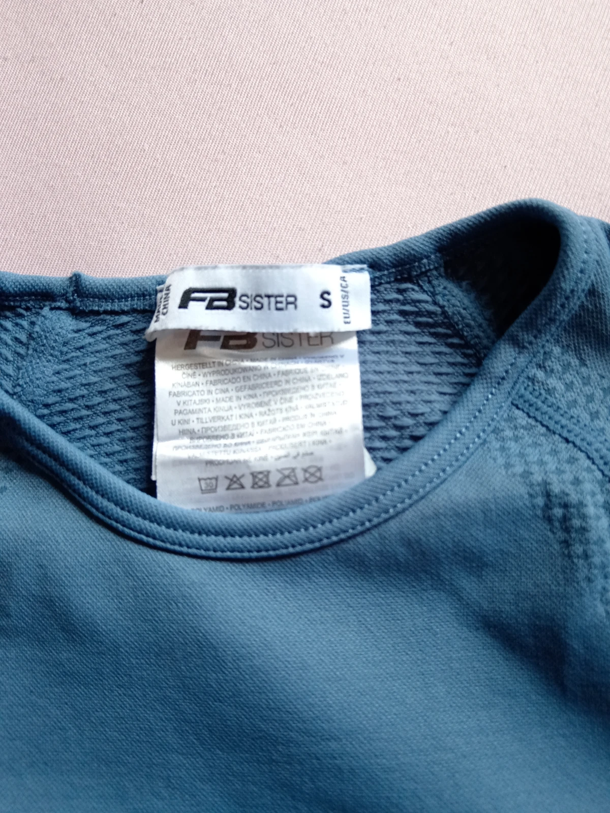 FB Sister plavi fitnes crop top sa otvorima za palac / Vel. S
