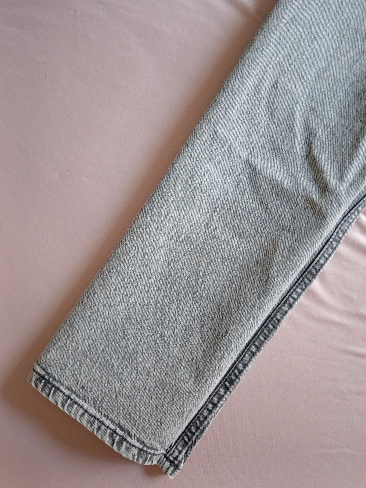 NOVE Bershka sive farmerke sa efektnim pranjem / Vel. 38 (M)