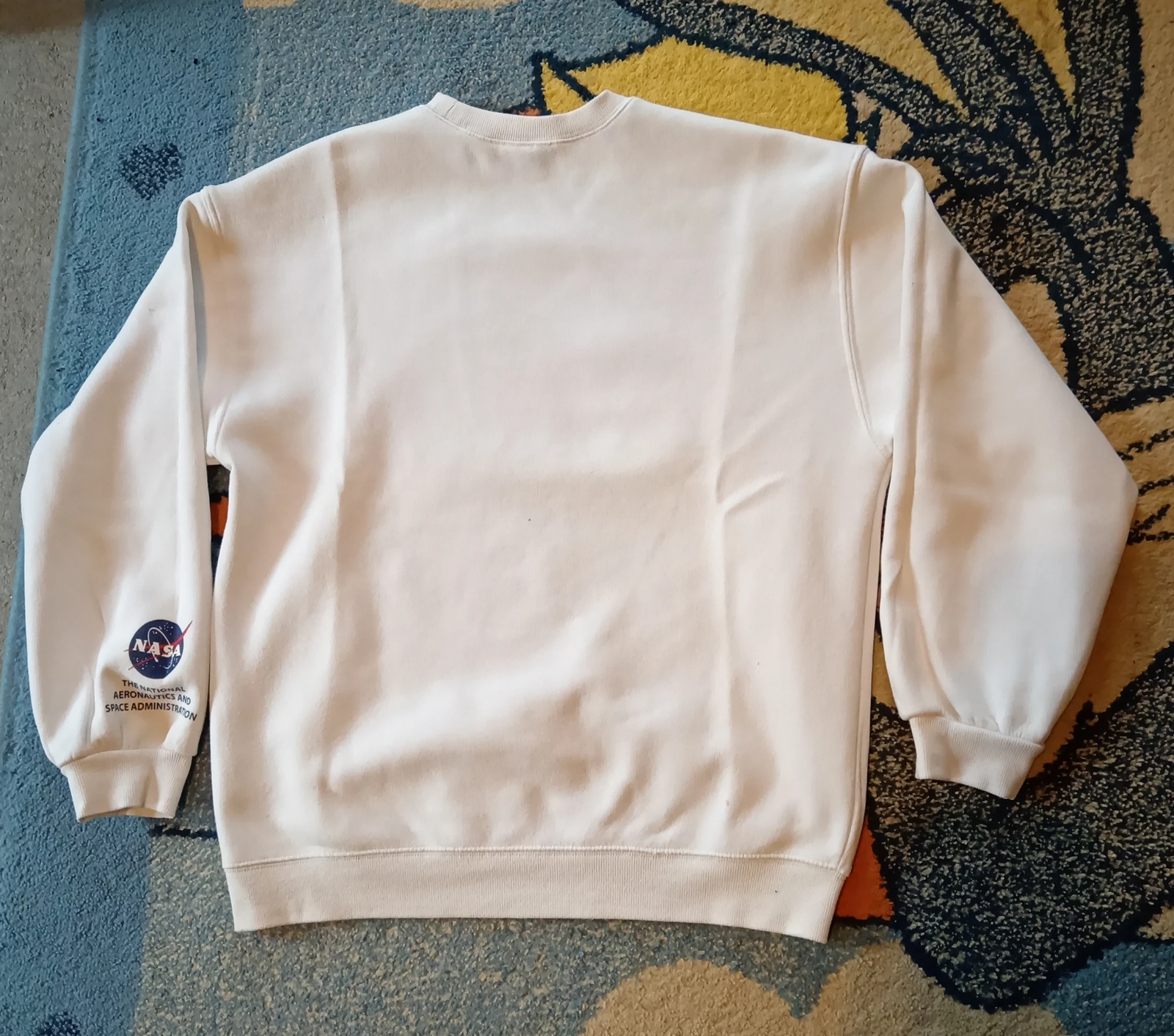 Divided by H&M beli NASA duks / Vel. XS