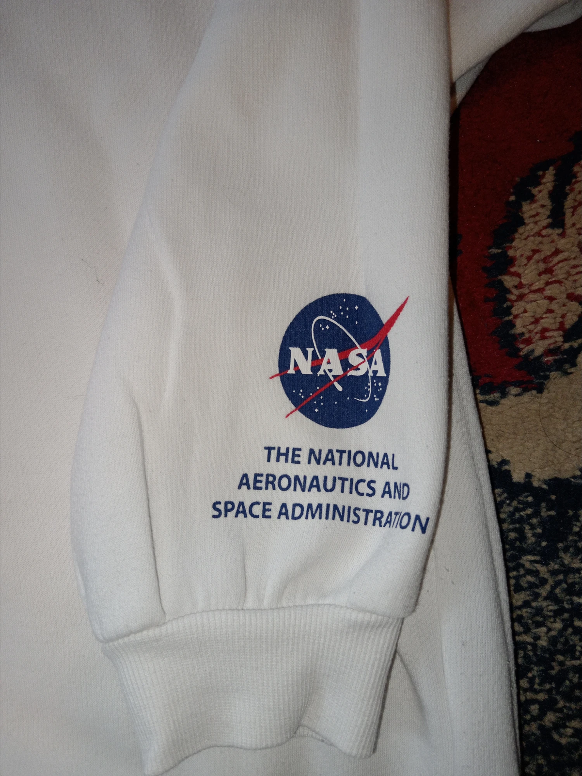 Divided by H&M beli NASA duks / Vel. XS