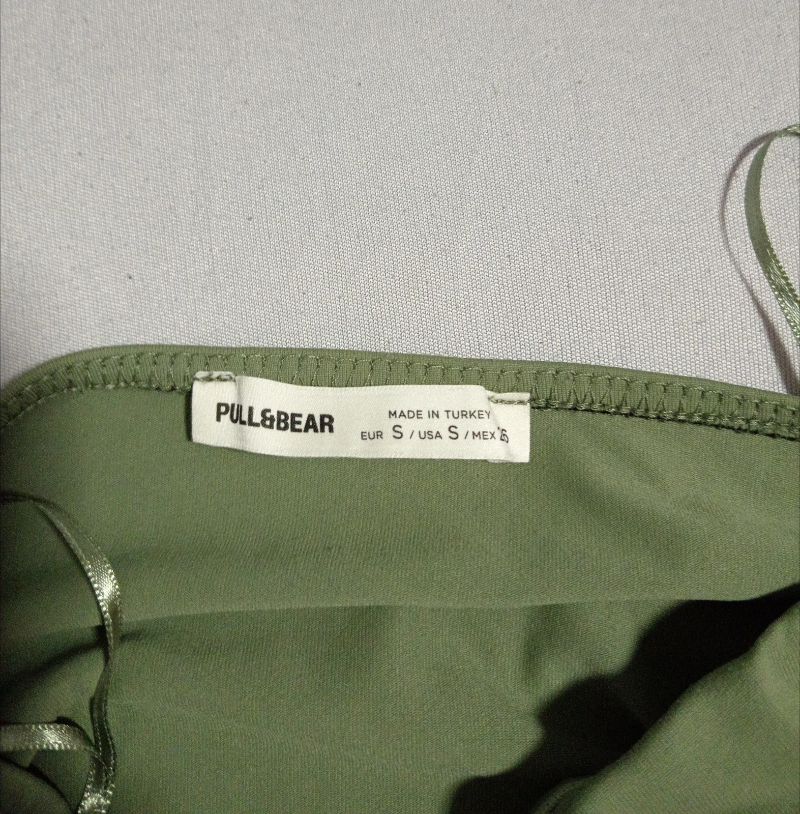 Pull&Bear maslinastozelena nabrani top bez bretela / Vel. S