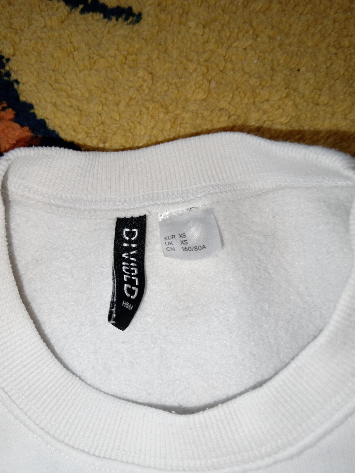 Divided by H&M beli NASA duks / Vel. XS