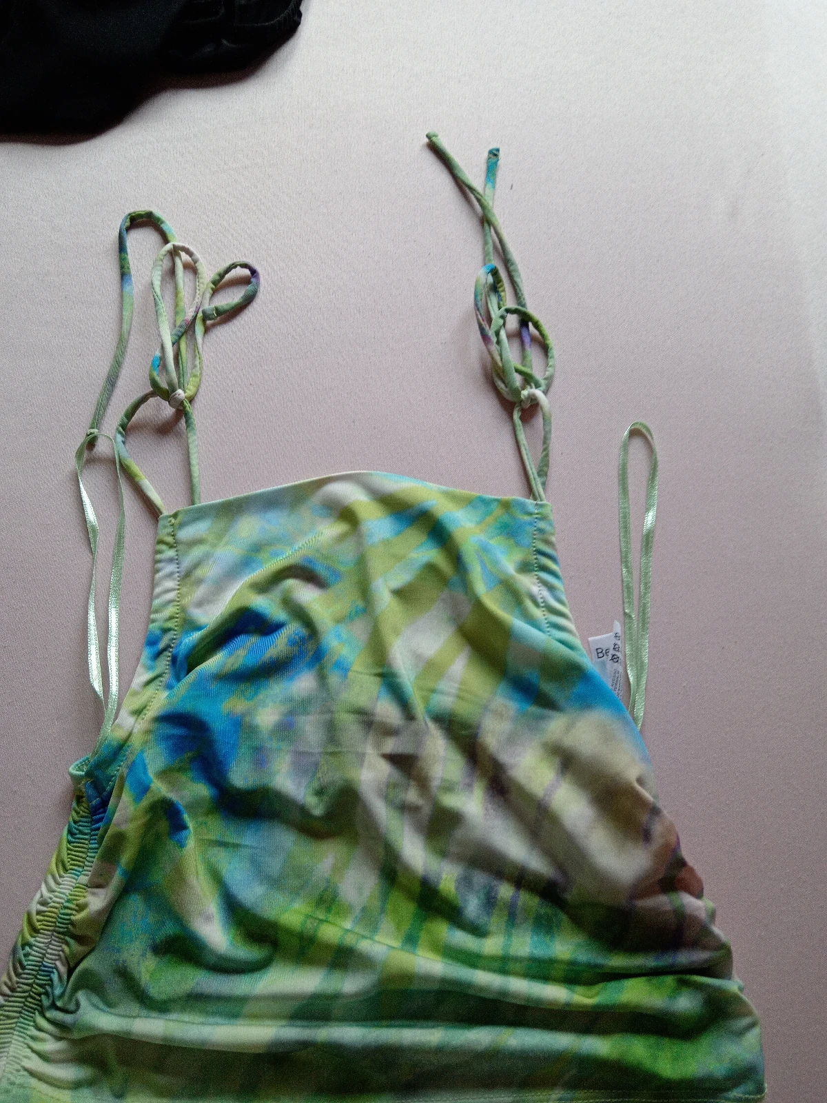 Bershka letnji crop top / majica na bretele / Vel. XS