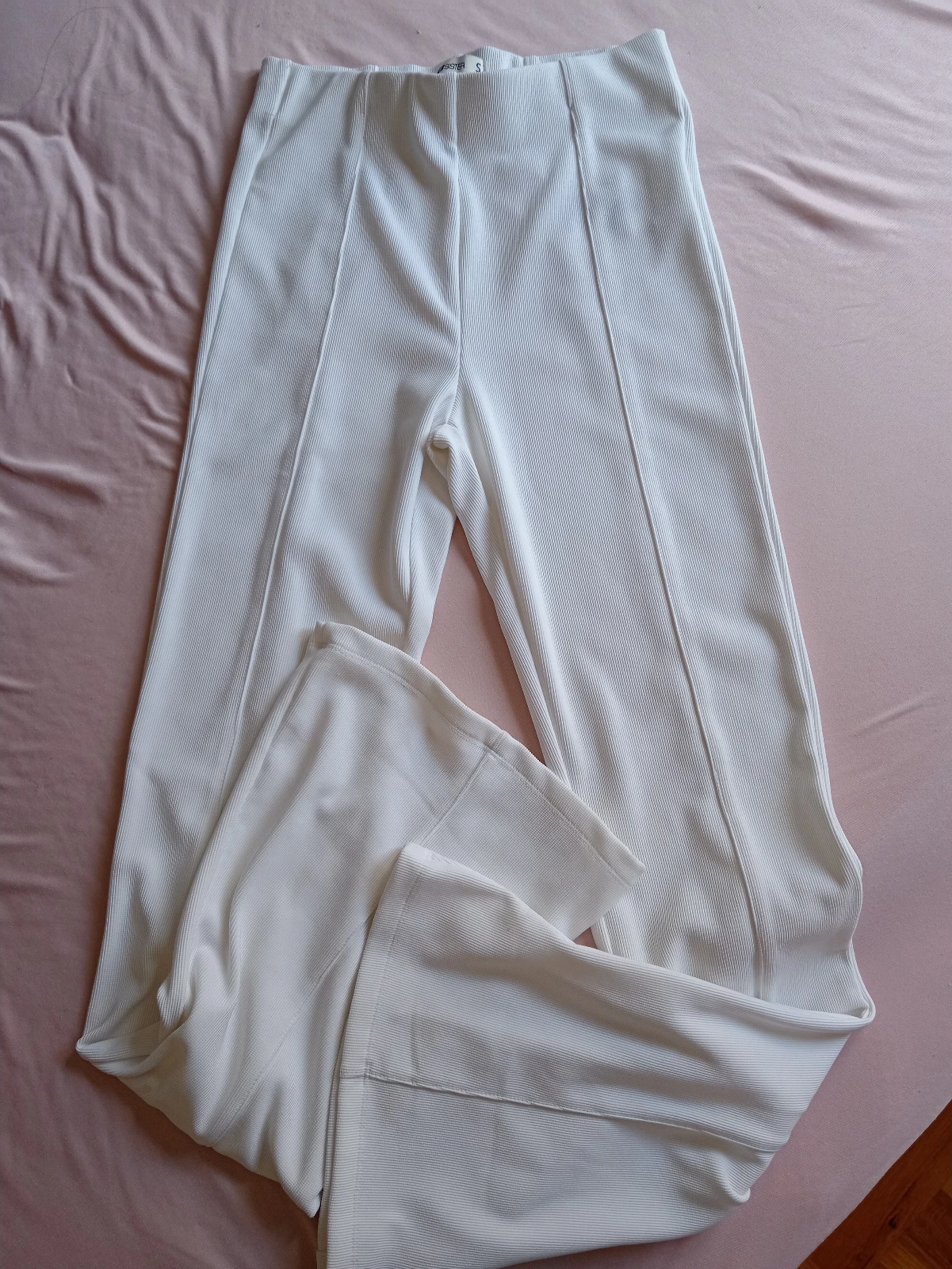 FB Sister bele rebraste pantalone / Vel. S