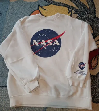 Divided by H&M beli NASA duks / Vel. XS