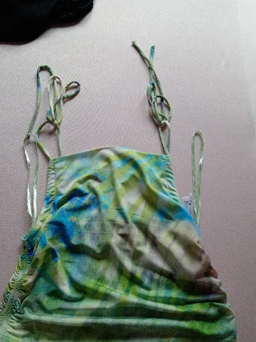 Bershka letnji crop top / majica na bretele / Vel. XS
