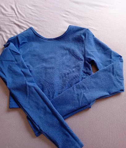 Pull&Bear plavi crop top sa ukrštenim bretelama na leđima / Vel. XS-S